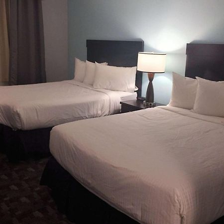 Travelodge By Wyndham Rosetown Buitenkant foto