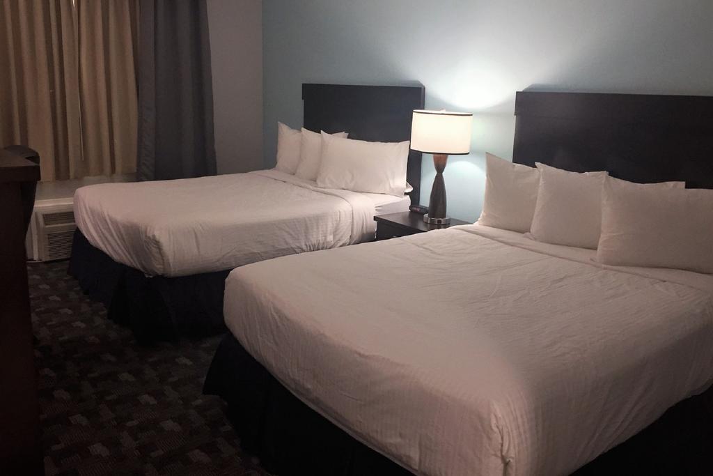 Travelodge By Wyndham Rosetown Buitenkant foto