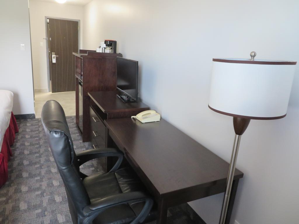 Travelodge By Wyndham Rosetown Buitenkant foto