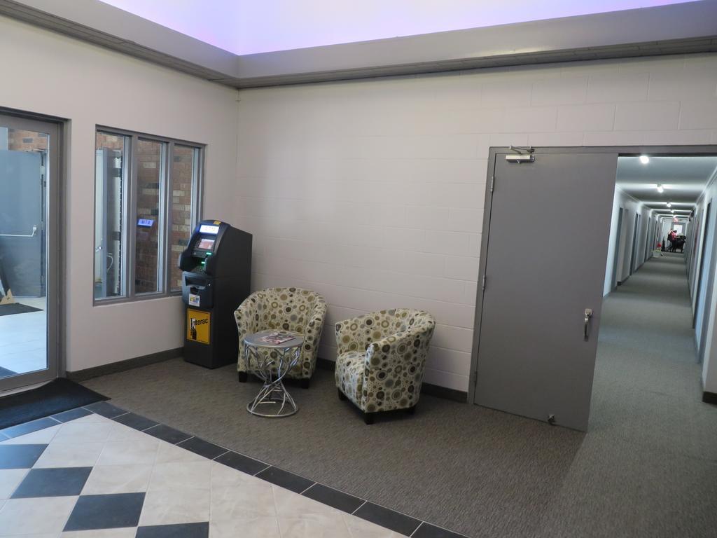 Travelodge By Wyndham Rosetown Buitenkant foto